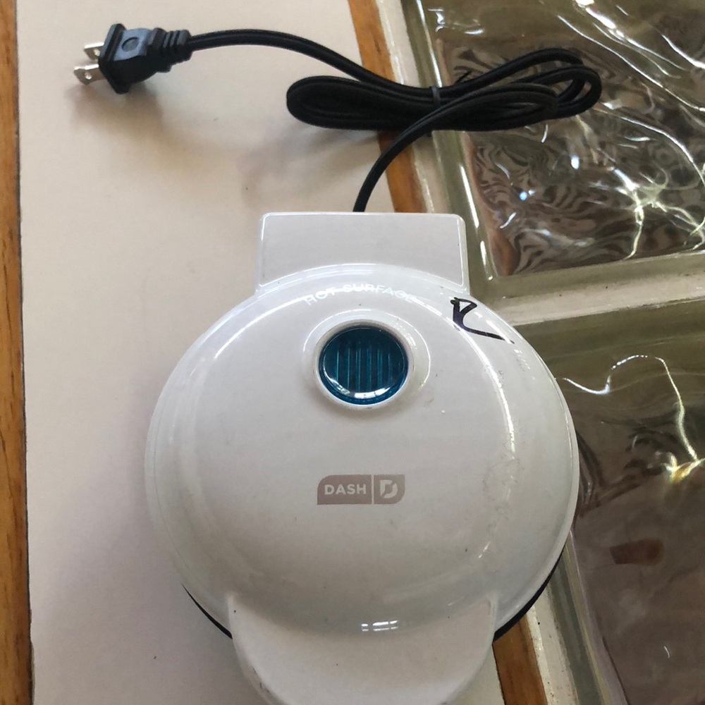 Mini  grill with smooth surface. Great for small apartment or traveling.
